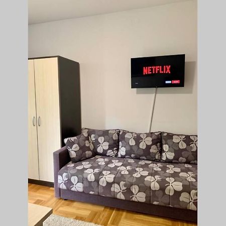 Renovated Cozy Studio 7 At Top Location - Available For Long Term Rentals Нови Сад Екстериор снимка