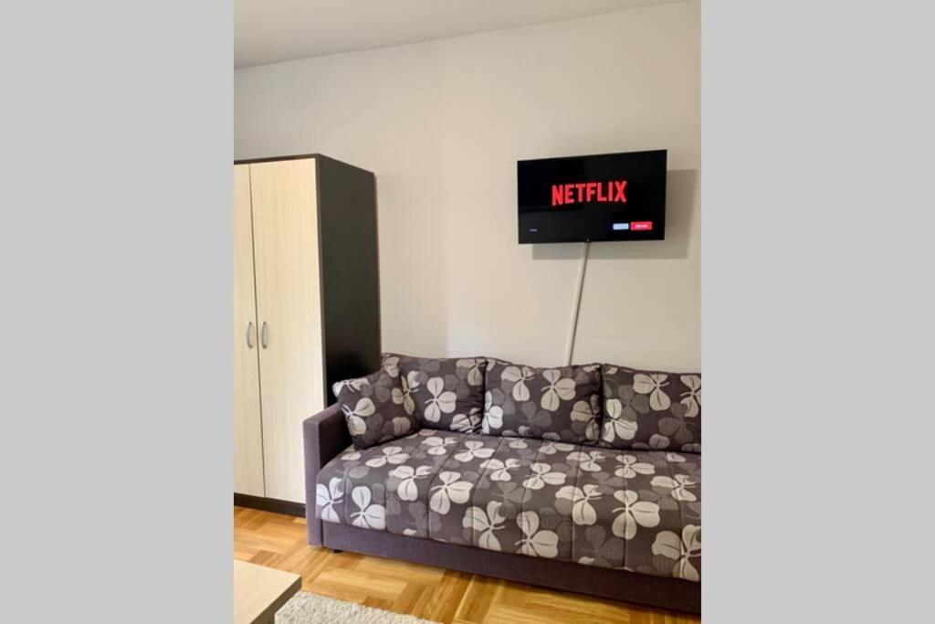 Renovated Cozy Studio 7 At Top Location - Available For Long Term Rentals Нови Сад Екстериор снимка